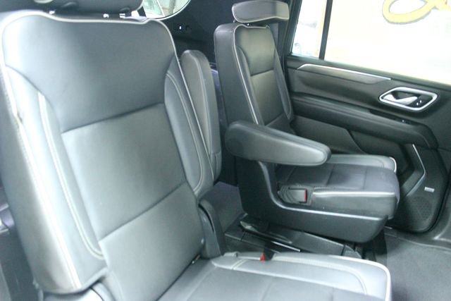 Used 2023 GMC Yukon XL SLT w/ SLT Luxury Package image 9
