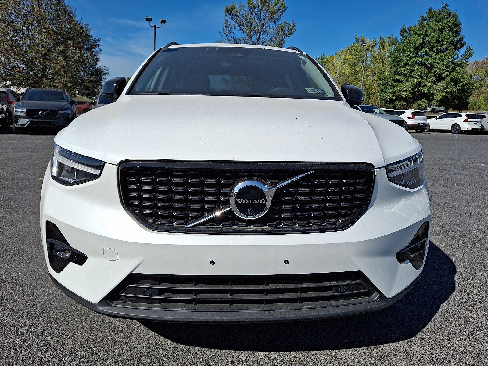 Used 2023 Volvo XC40 B5 Plus w/ Driver Assist Package image 2