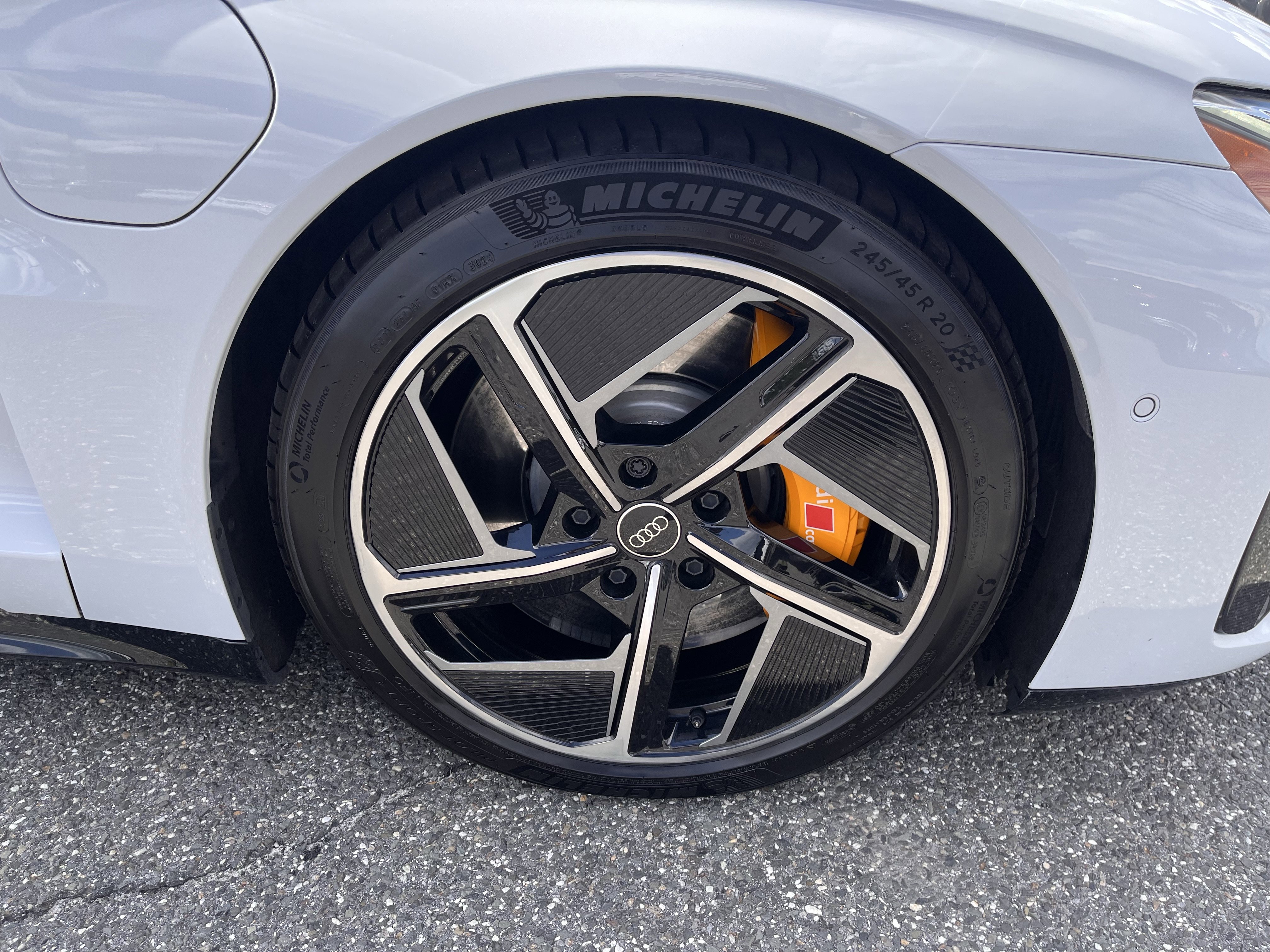 Certified 2023 Audi RS e-tron GT w/ Carbon Performance Package image 4