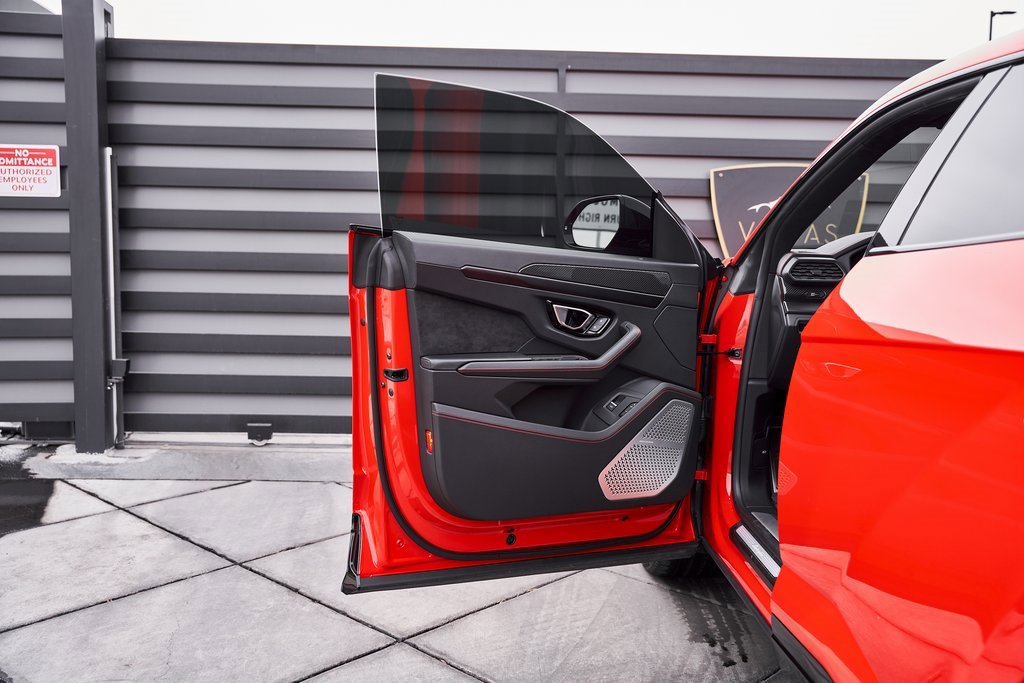 Used 2021 Lamborghini Urus image 30