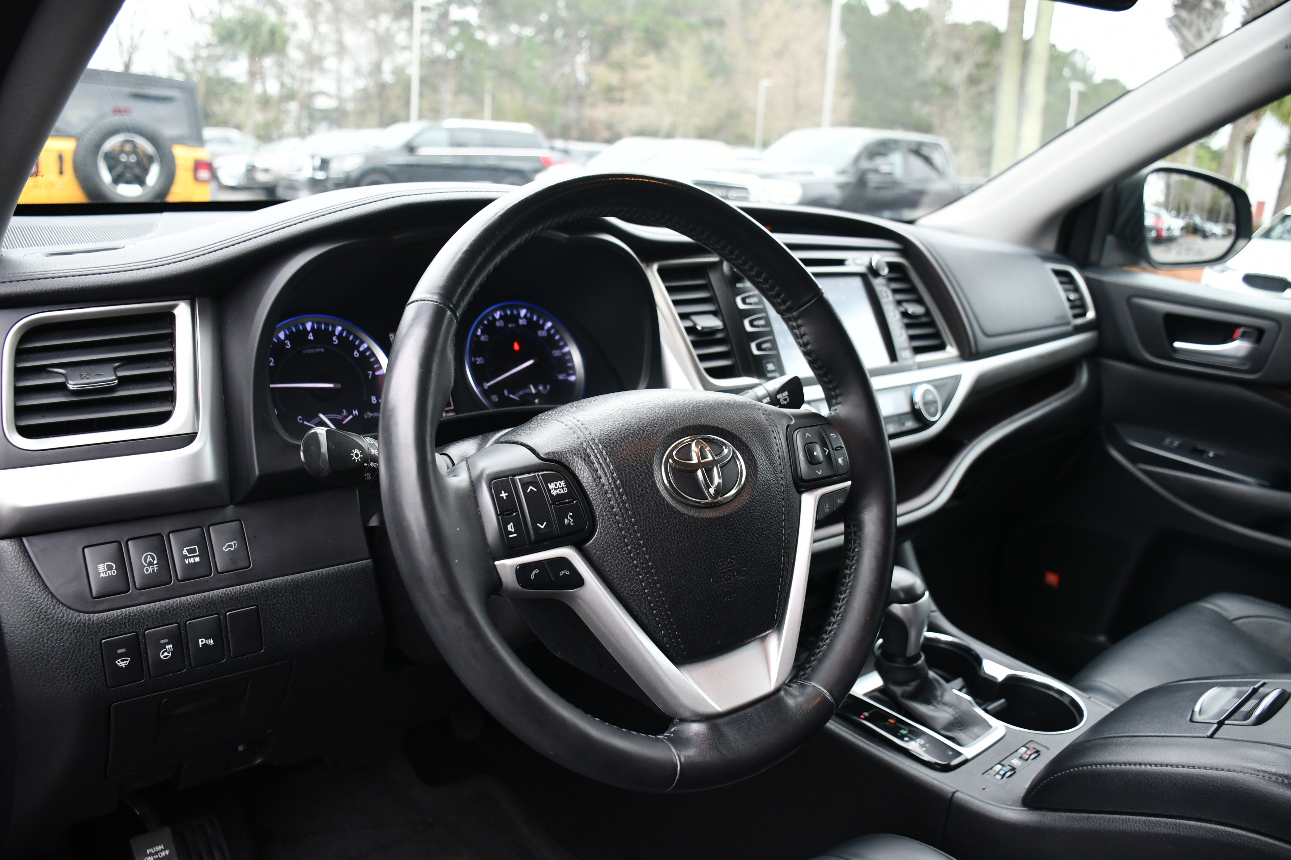 Used 2017 Toyota Highlander Limited Platinum image 8