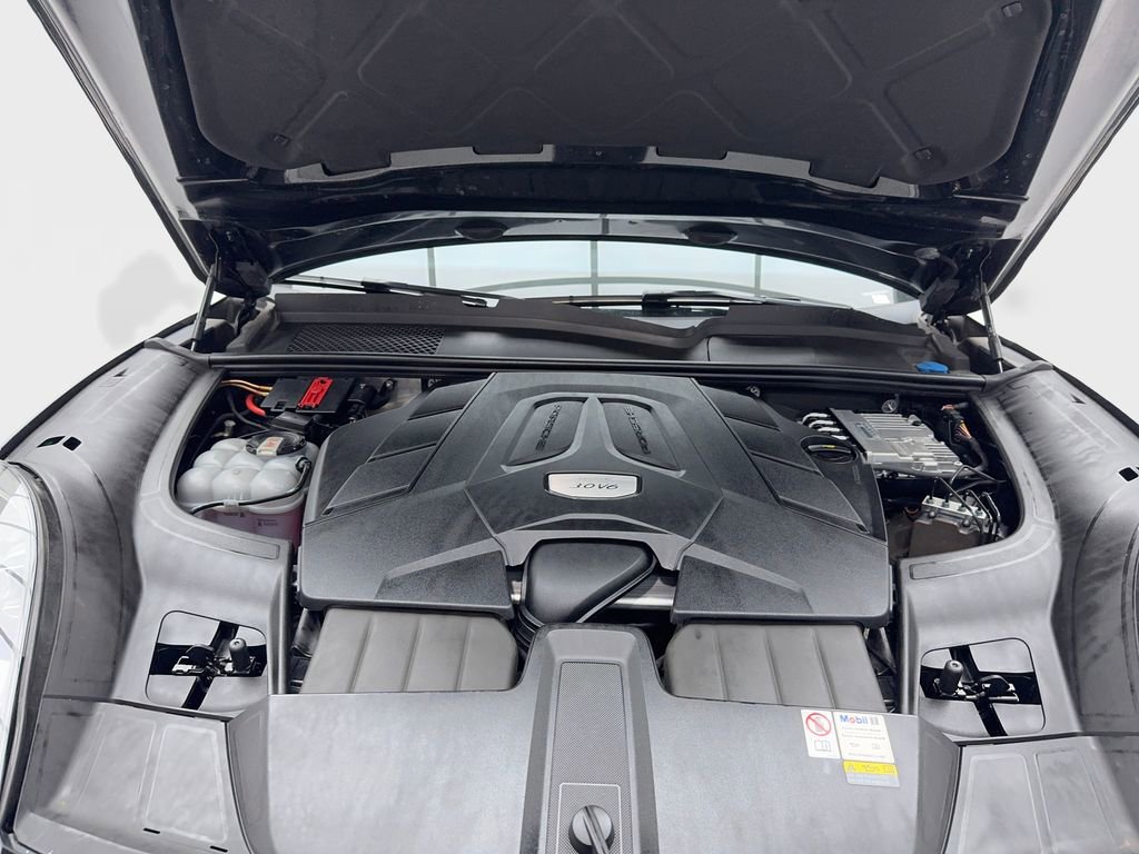 Used 2023 Porsche Cayenne Platinum Edition image 11