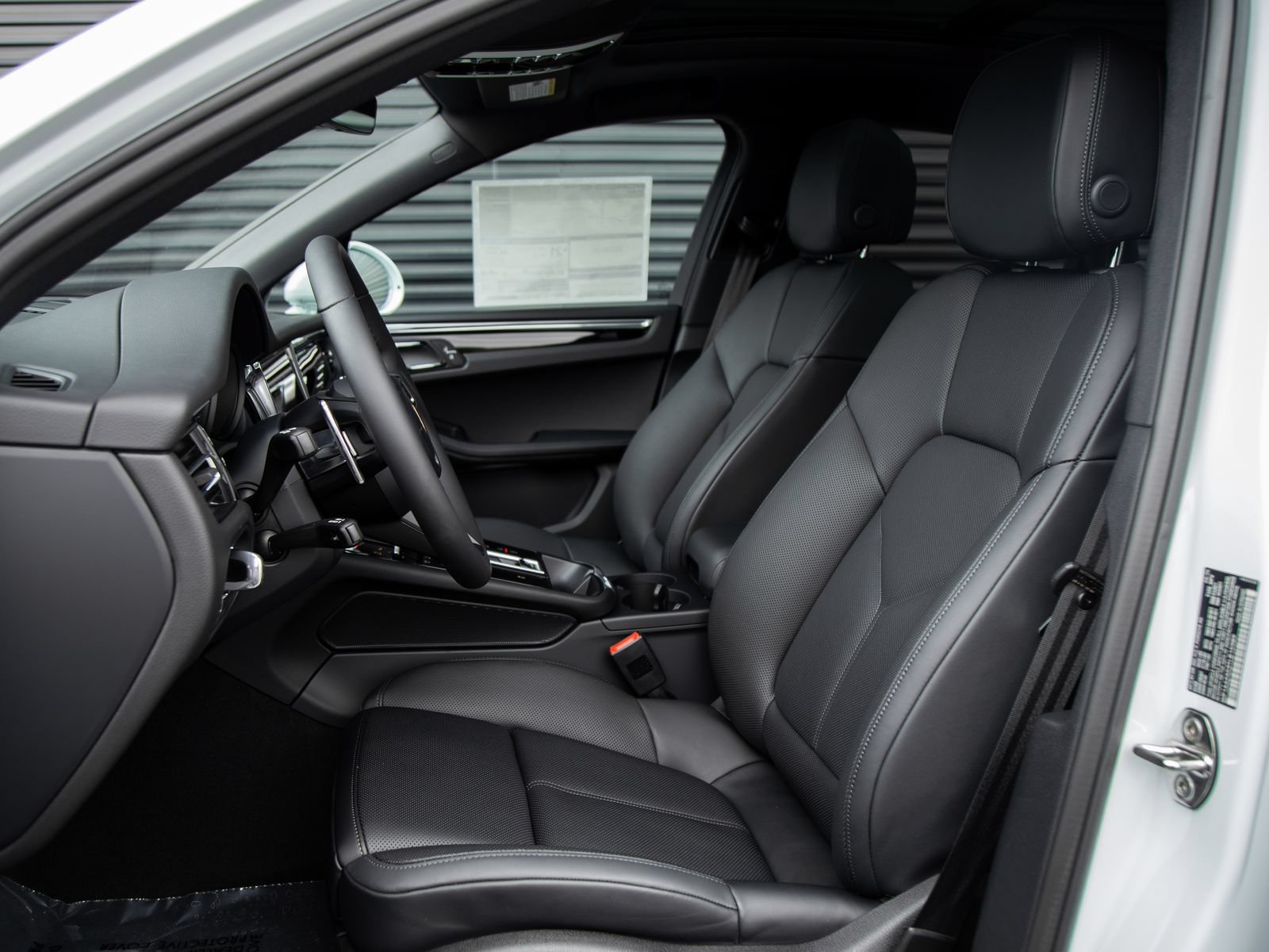 New 2026 Porsche Macan AWD/4WD image 5