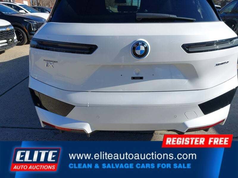 Used 2025 BMW iX xDrive50 image 32