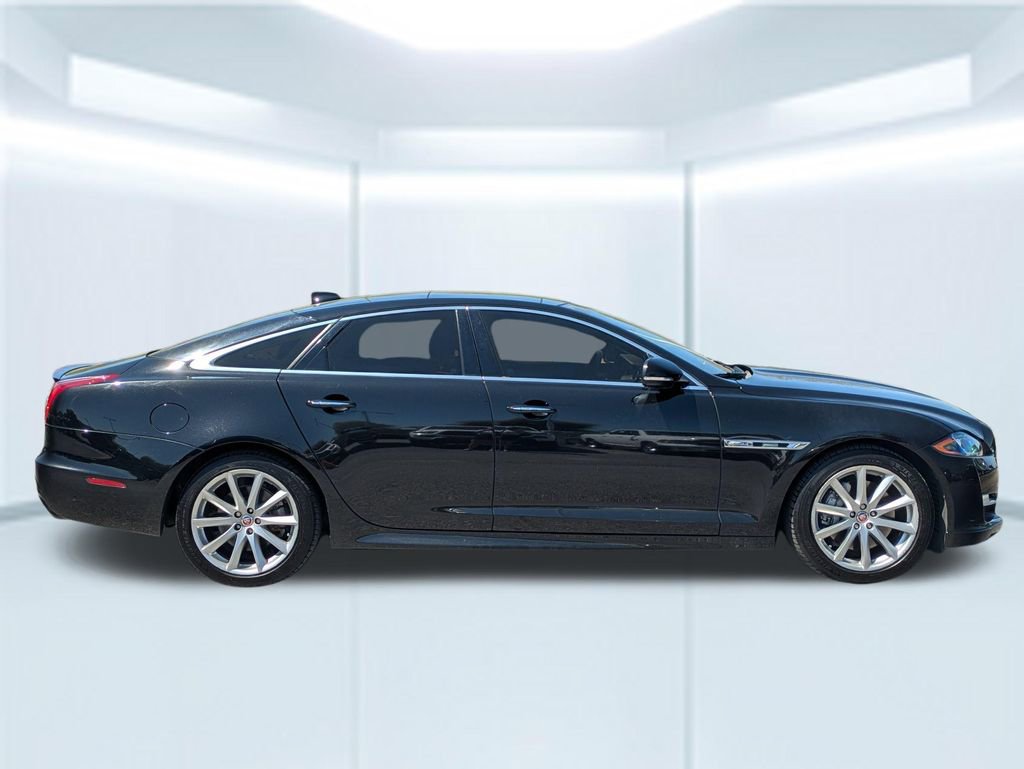 Used 2019 Jaguar XJ R-Sport image 6