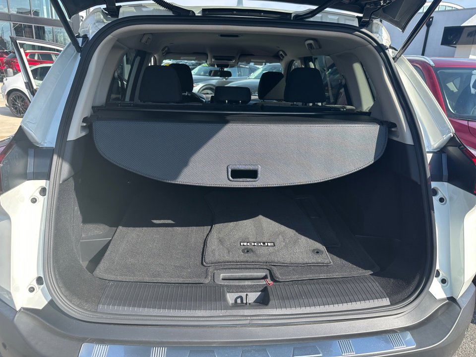 Used 2023 Nissan Rogue SV image 19