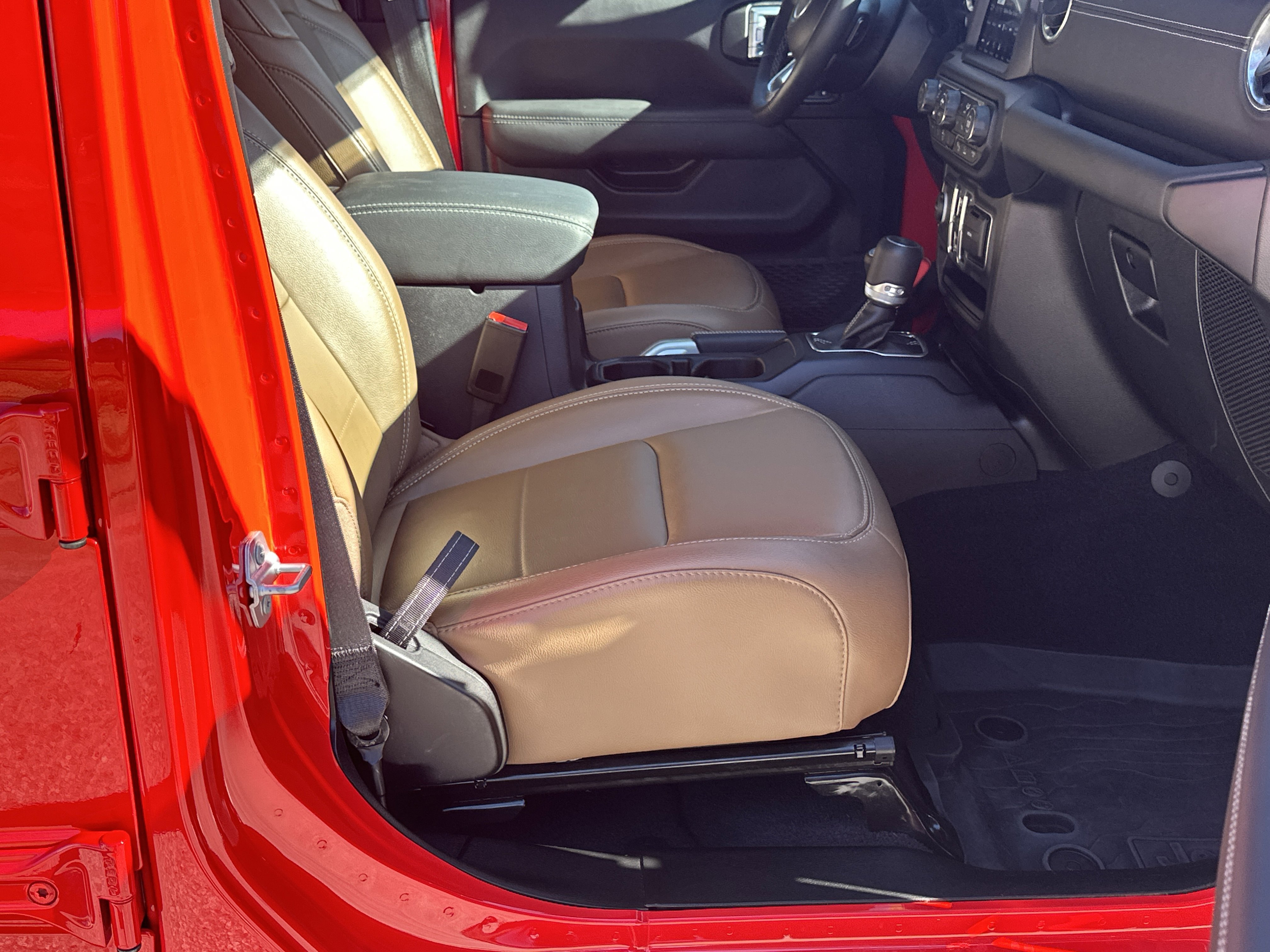 Used 2023 Jeep Wrangler Sahara w/ Cold Weather Group image 13