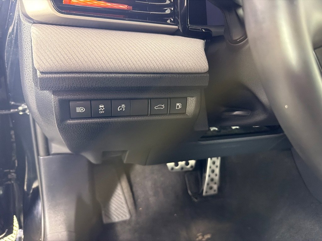Used 2025 Toyota Camry SE FWD image 13