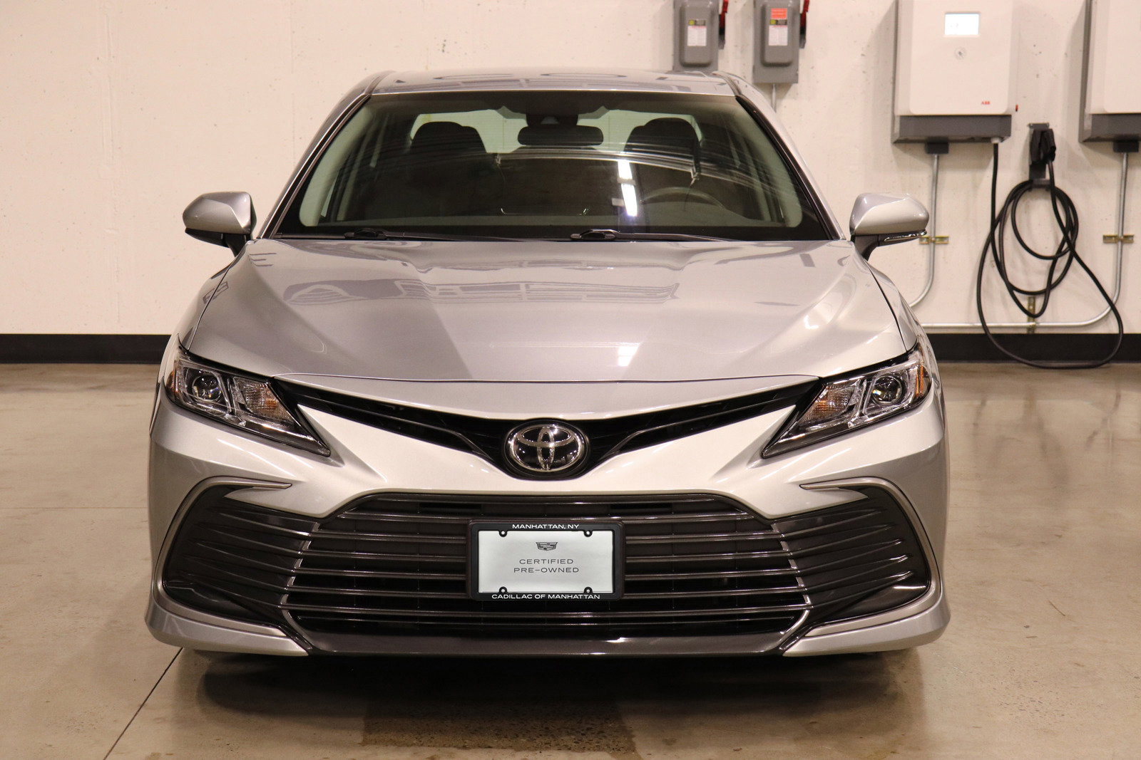 Used 2022 Toyota Camry LE image 8