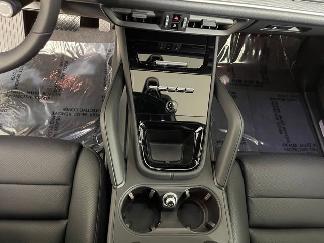 Used 2025 Porsche Cayenne image 42