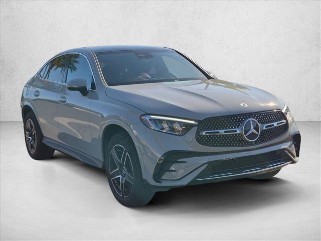 Used 2025 Mercedes-Benz GLC 300 4MATIC image 3