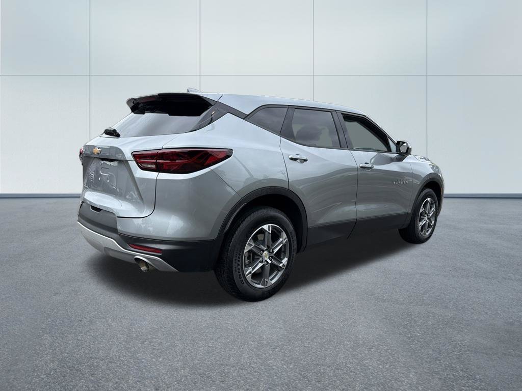 Used 2025 Chevrolet Blazer LT FWD image 5