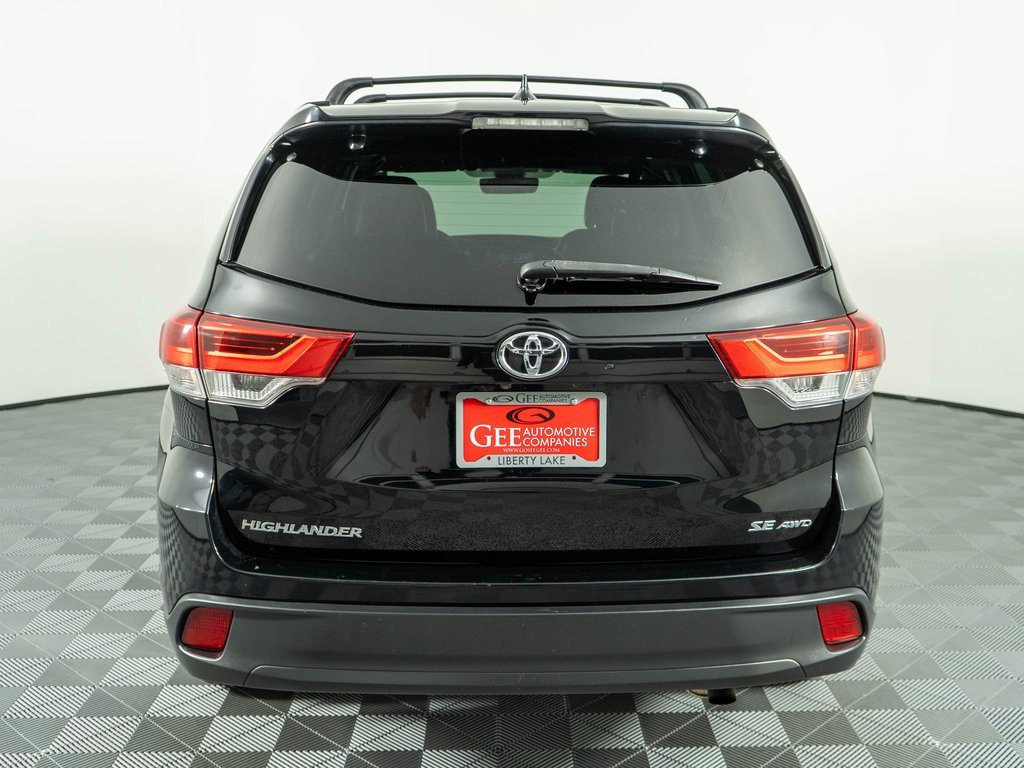 Used 2018 Toyota Highlander SE image 5