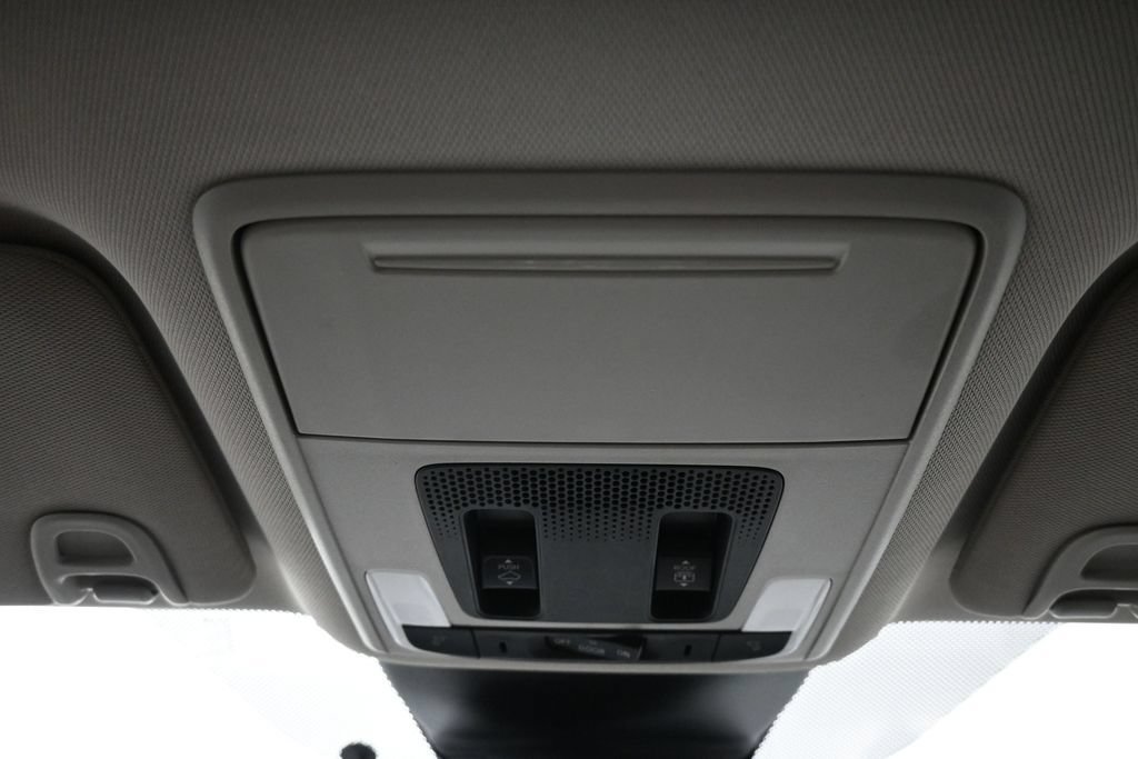 Certified 2025 Honda Pilot Touring image 18