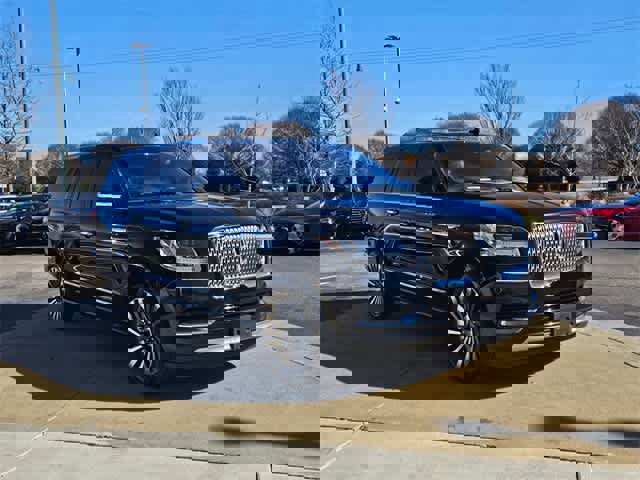 Used 2019 Lincoln Navigator L Reserve image 3