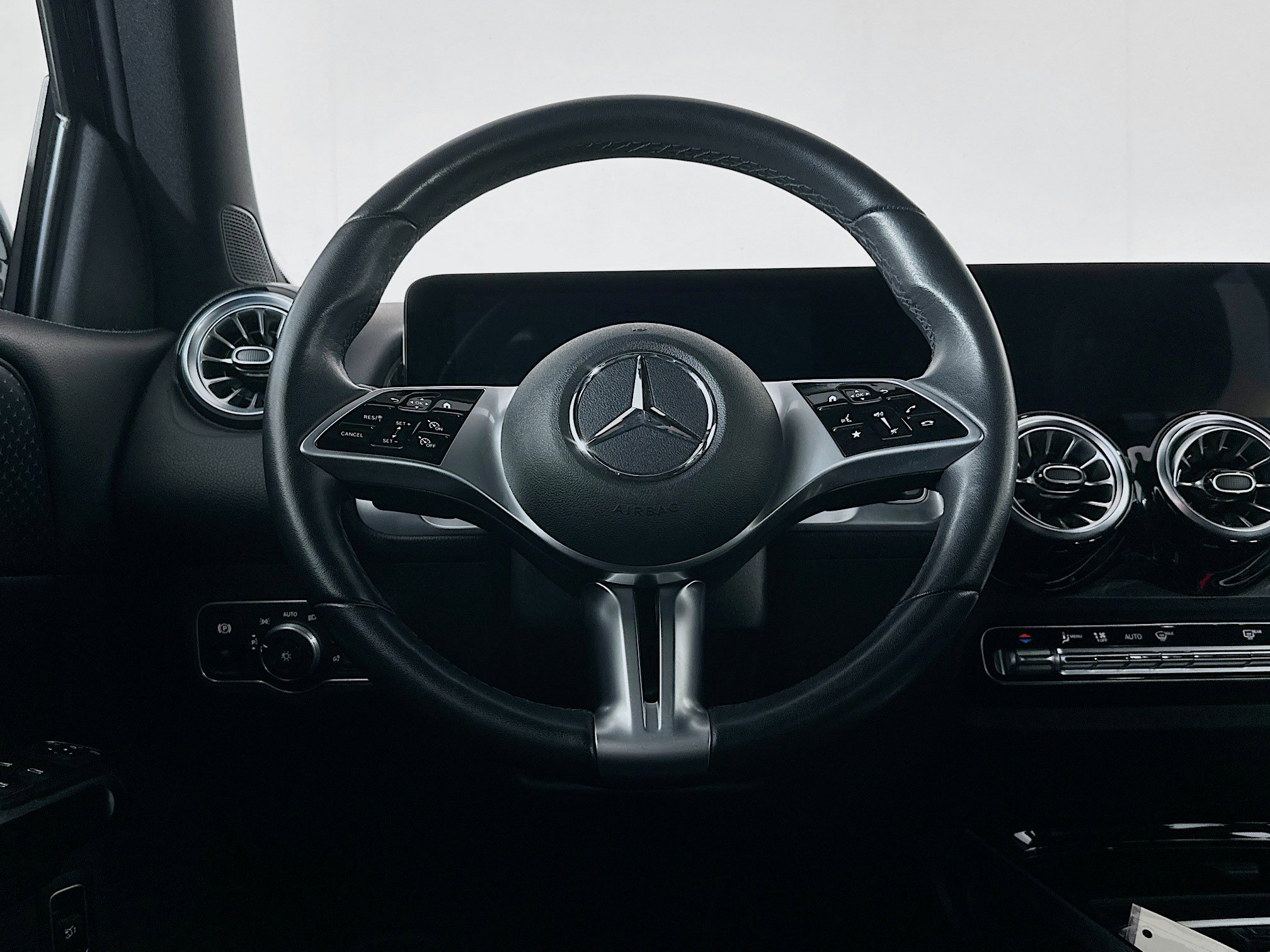 Used 2024 Mercedes-Benz GLB 250 GLB 250 image 18