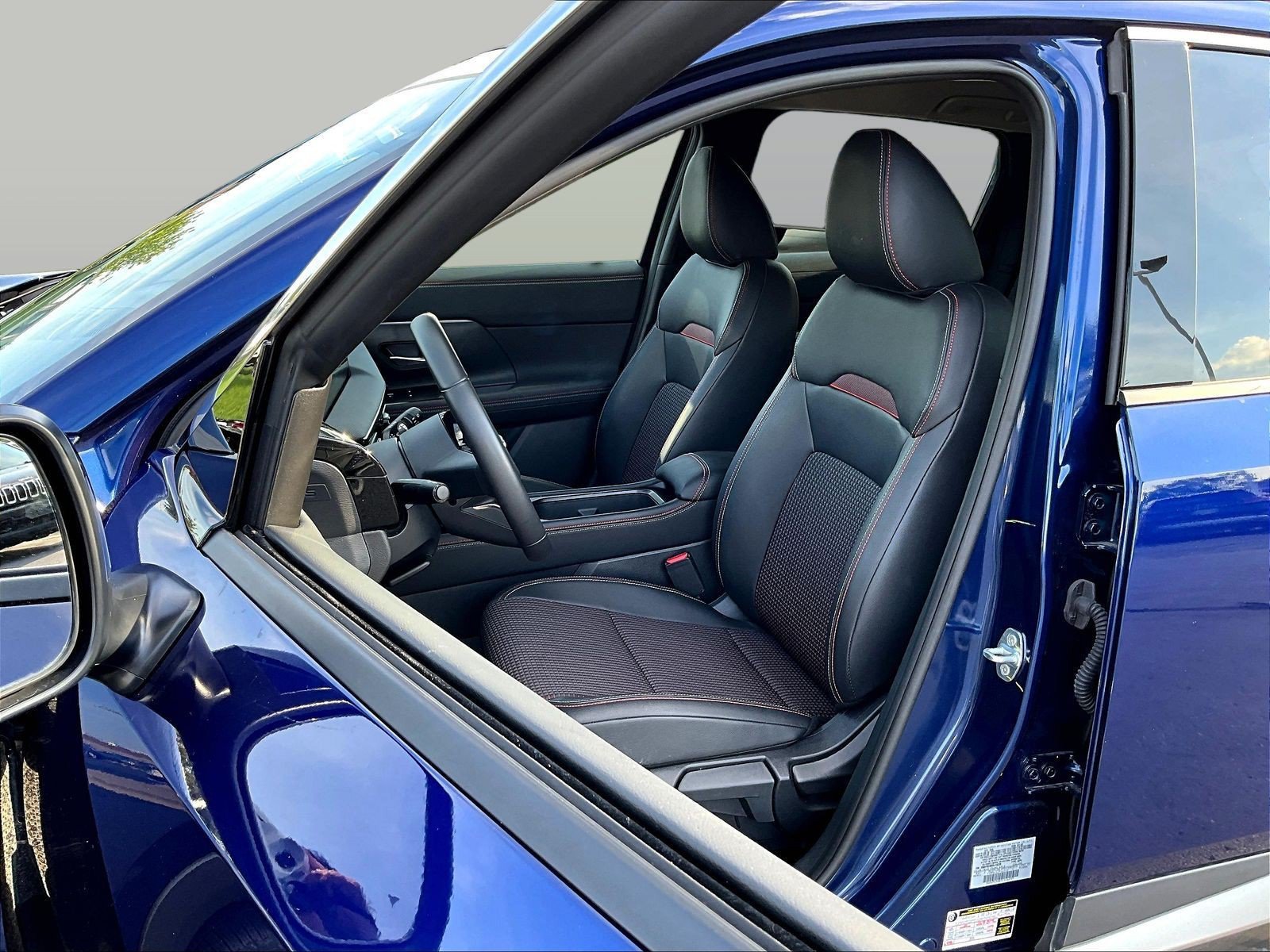 Certified 2025 Nissan Kicks SR AWD/4WD image 24