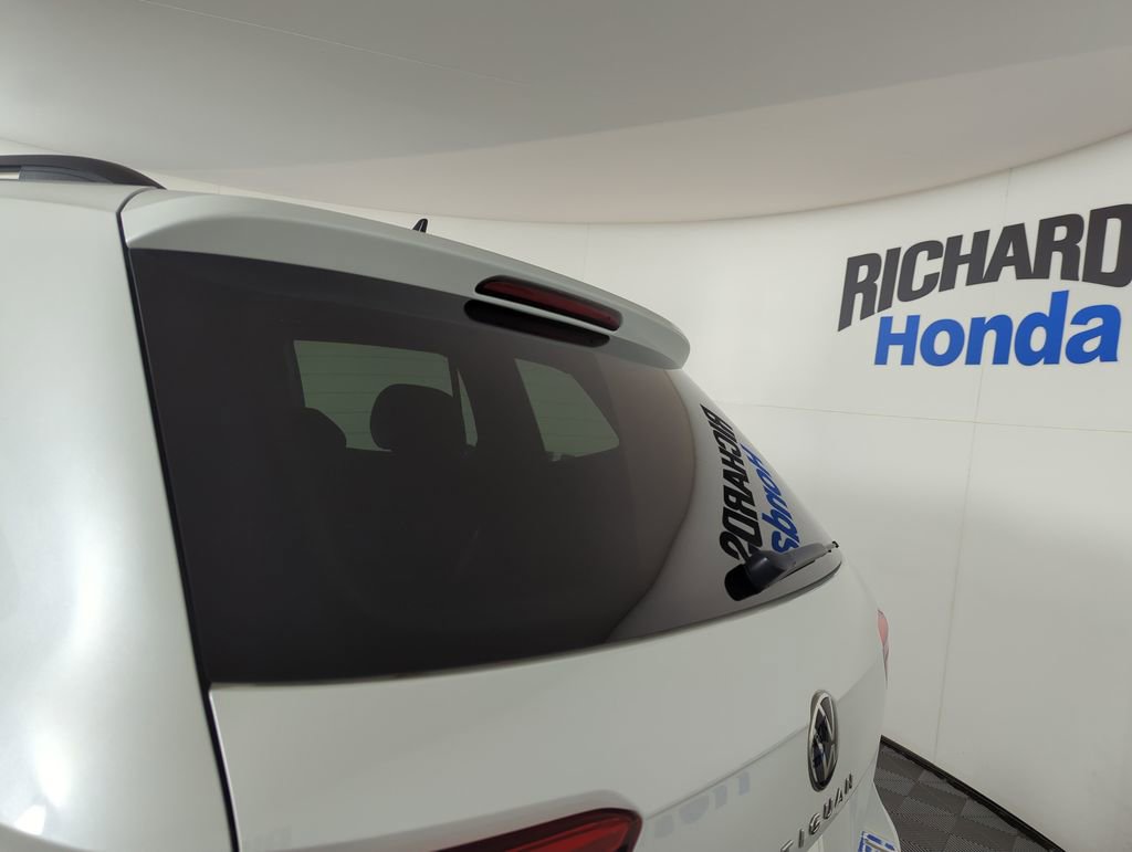 Used 2022 Volkswagen Tiguan SE R-Line image 31