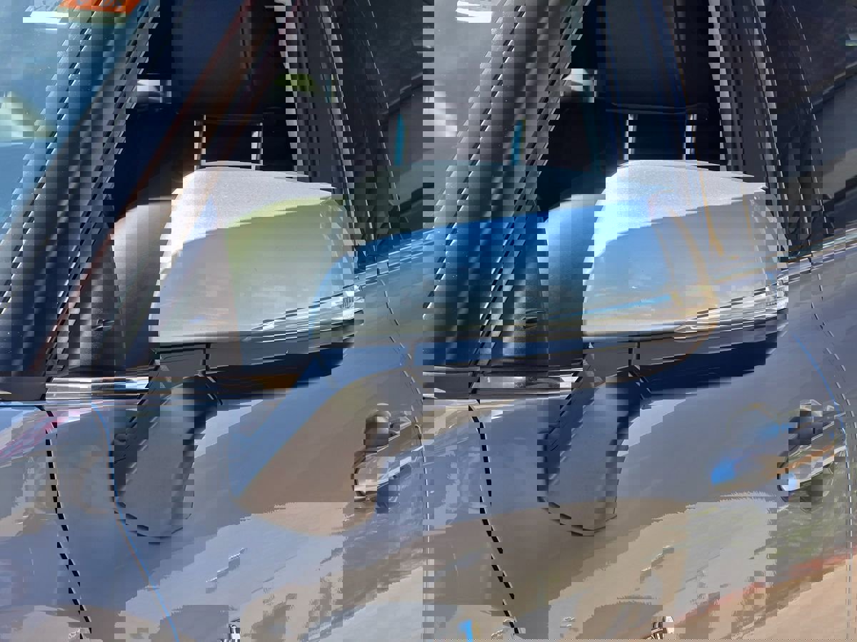 Used 2020 Toyota Highlander XLE image 9