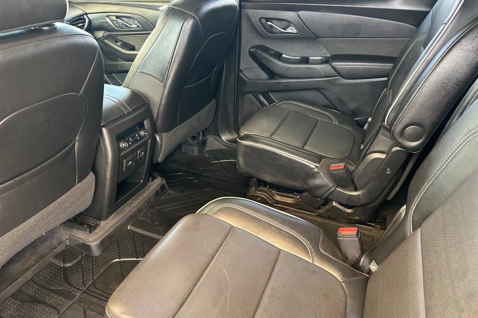 Used 2020 Chevrolet Traverse High Country w/ LPO, Floor Liner Package FWD image 12