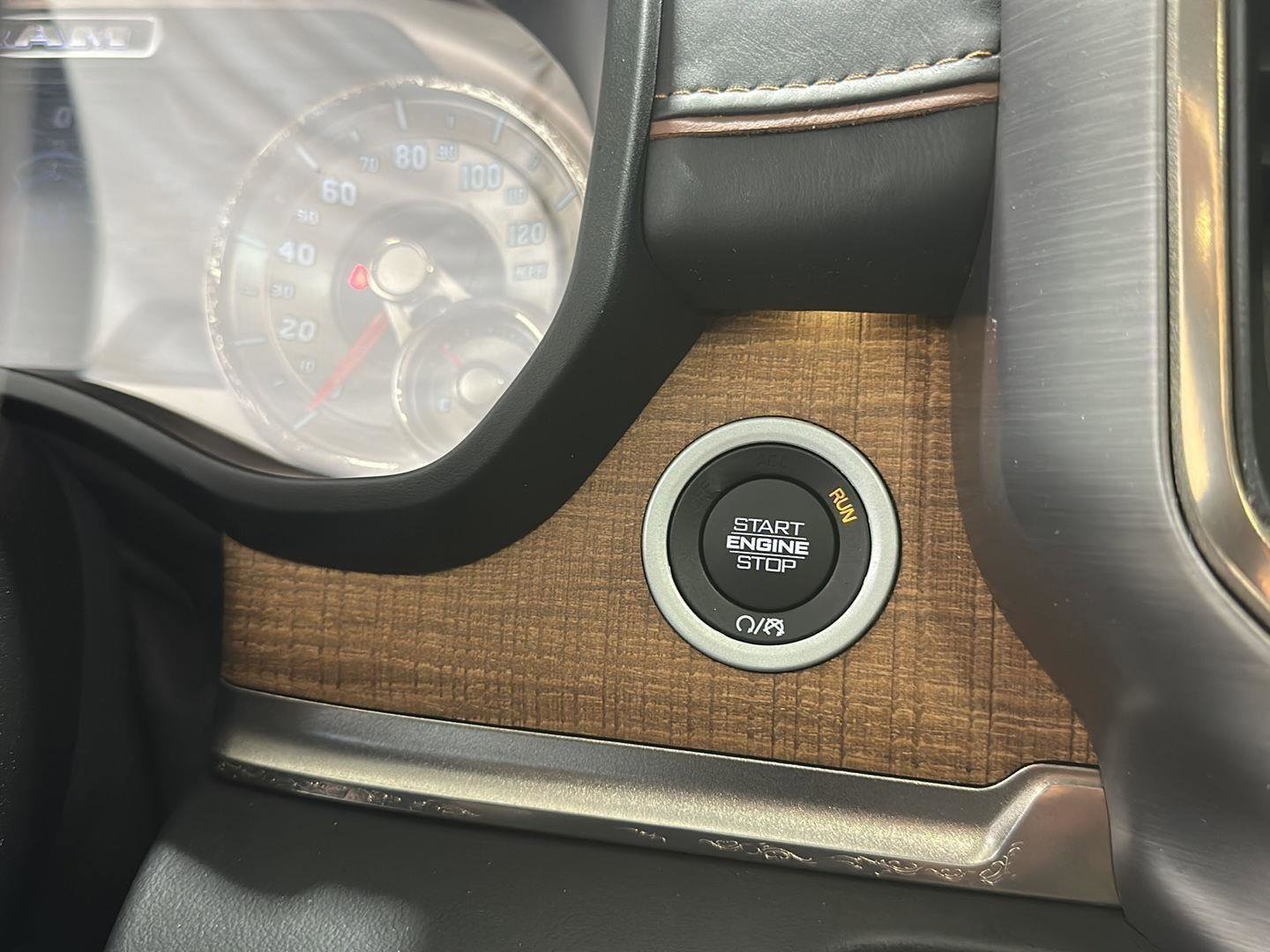 Used 2019 RAM 1500 Limited AWD/4WD image 14