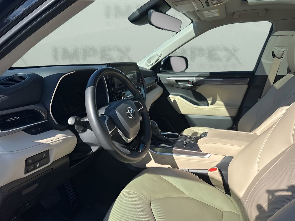 Used 2023 Toyota Highlander Limited image 9