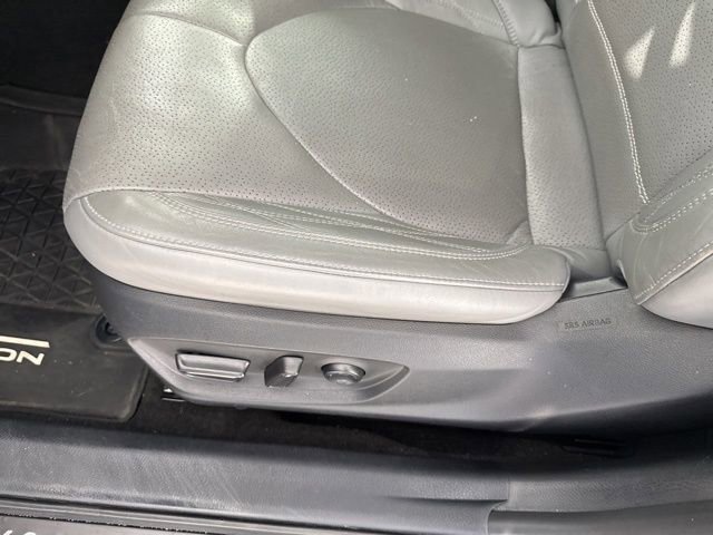 Used 2021 Toyota Avalon Limited image 19