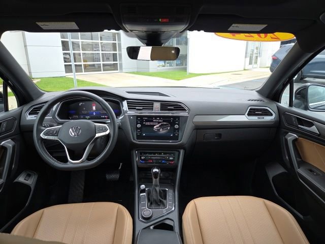 Used 2024 Volkswagen Tiguan SE w/ Panoramic Sunroof Package AWD/4WD image 23