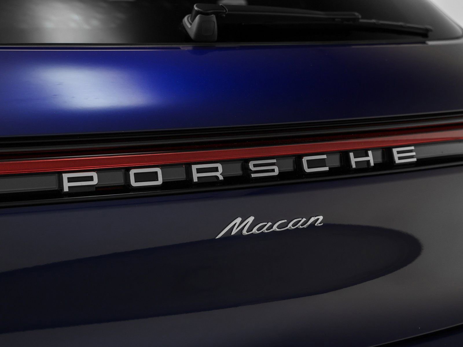 Certified 2025 Porsche Macan image 17