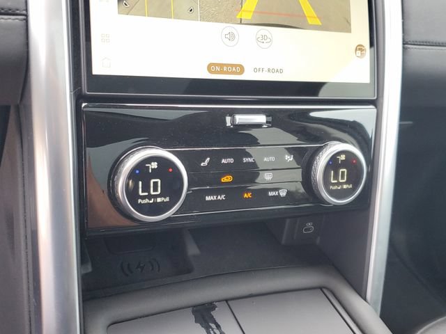 Used 2024 Land Rover Discovery S AWD/4WD image 28