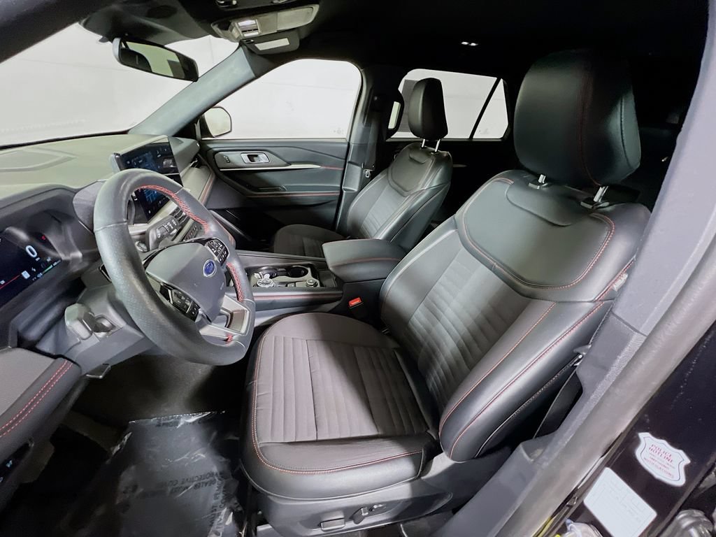 Used 2025 Ford Explorer ST-Line w/ ST-Line Street Pack AWD/4WD image 18
