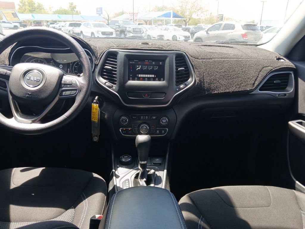 Used 2019 Jeep Cherokee Latitude w/ Popular Appearance Group AWD/4WD image 12