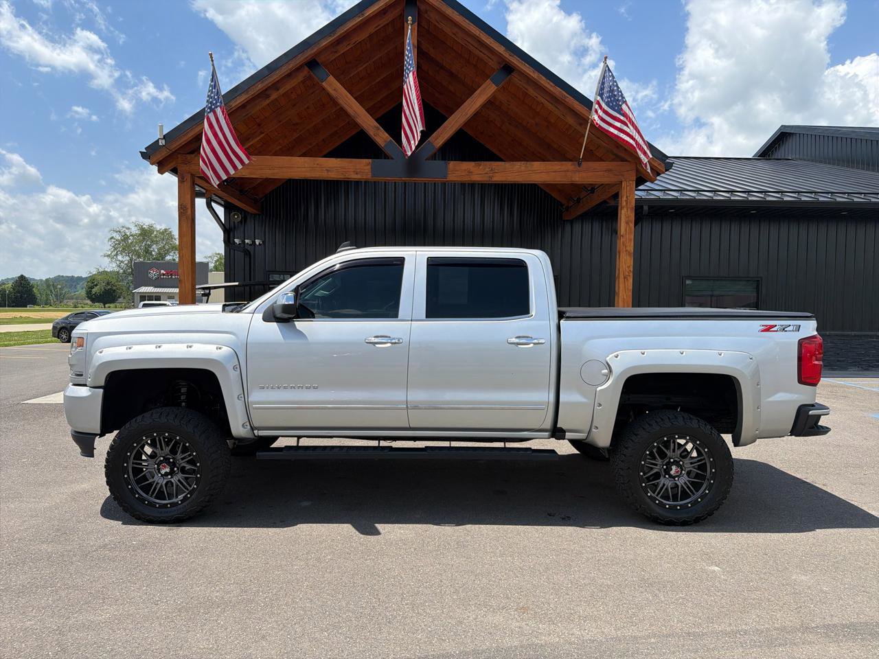 Used 2018 Chevrolet Silverado 1500 LTZ Z71 w/ LTZ Plus Package AWD/4WD image 24
