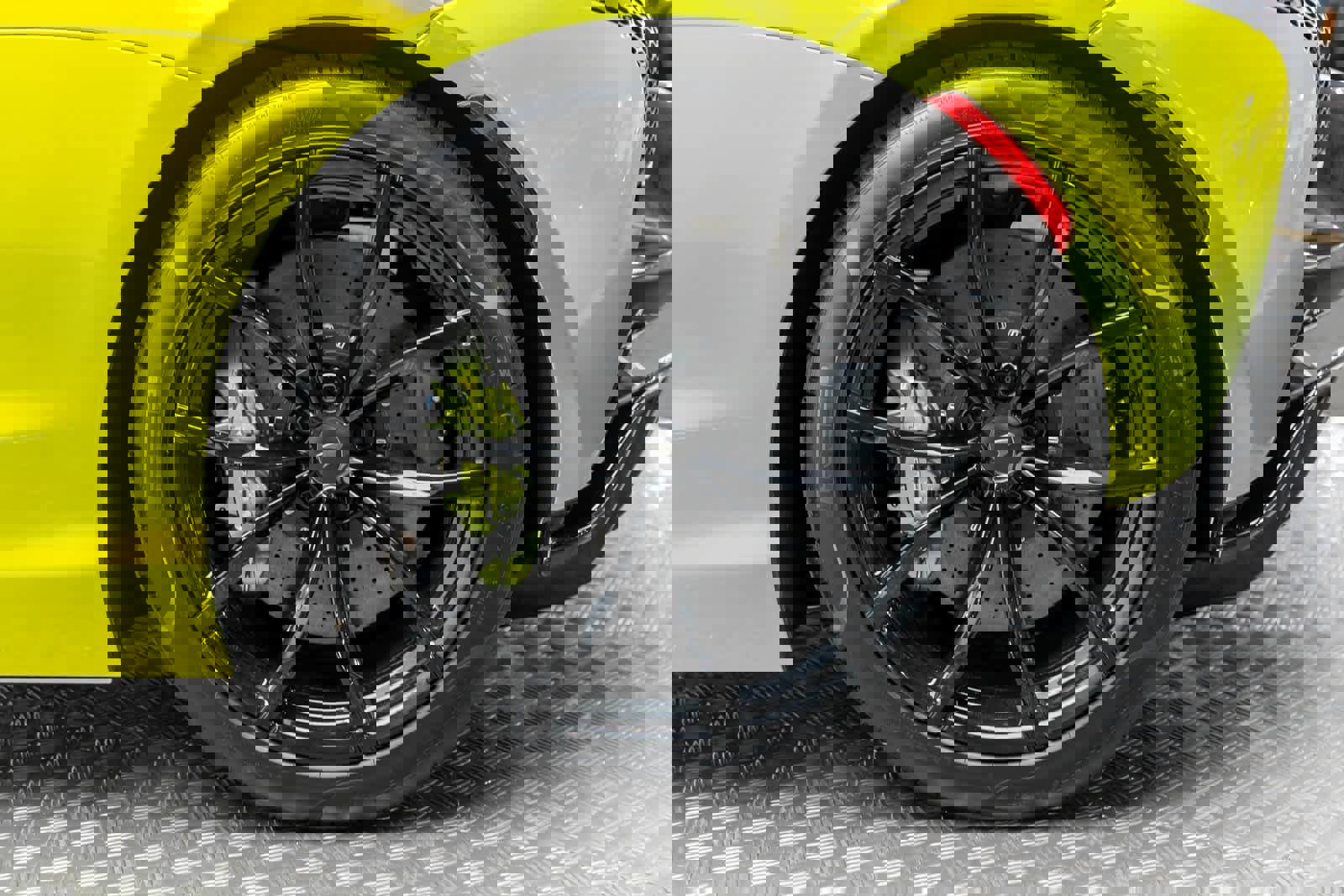 Used 2025 McLaren Artura Spider image 39