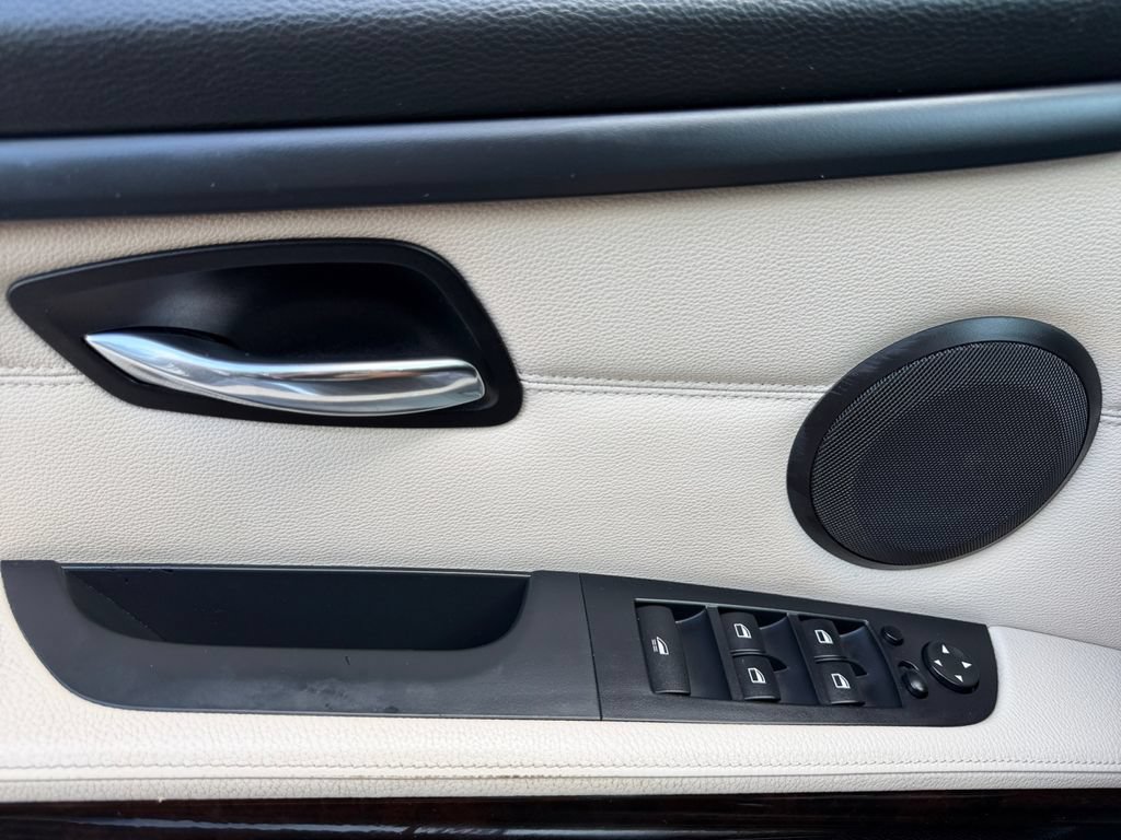 Used 2011 BMW 328i Convertible RWD image 11