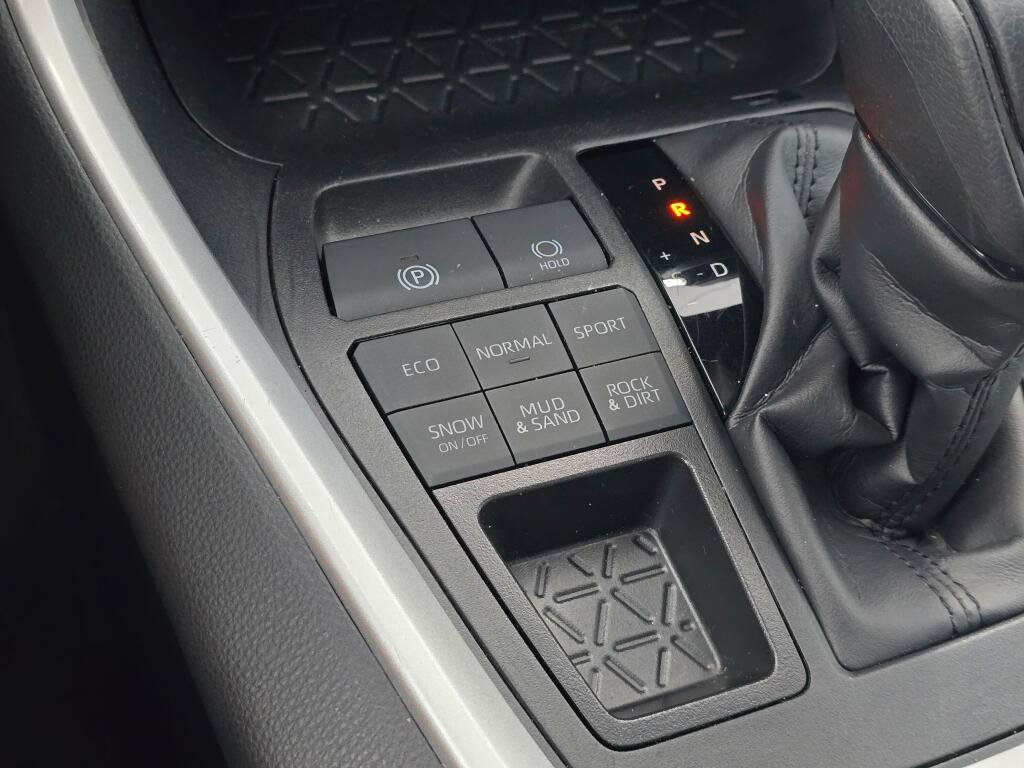 Used 2025 Toyota RAV4 XLE AWD/4WD image 30