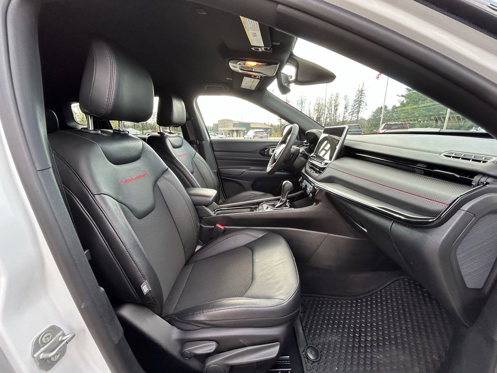 Used 2025 Jeep Compass Trailhawk AWD/4WD image 9