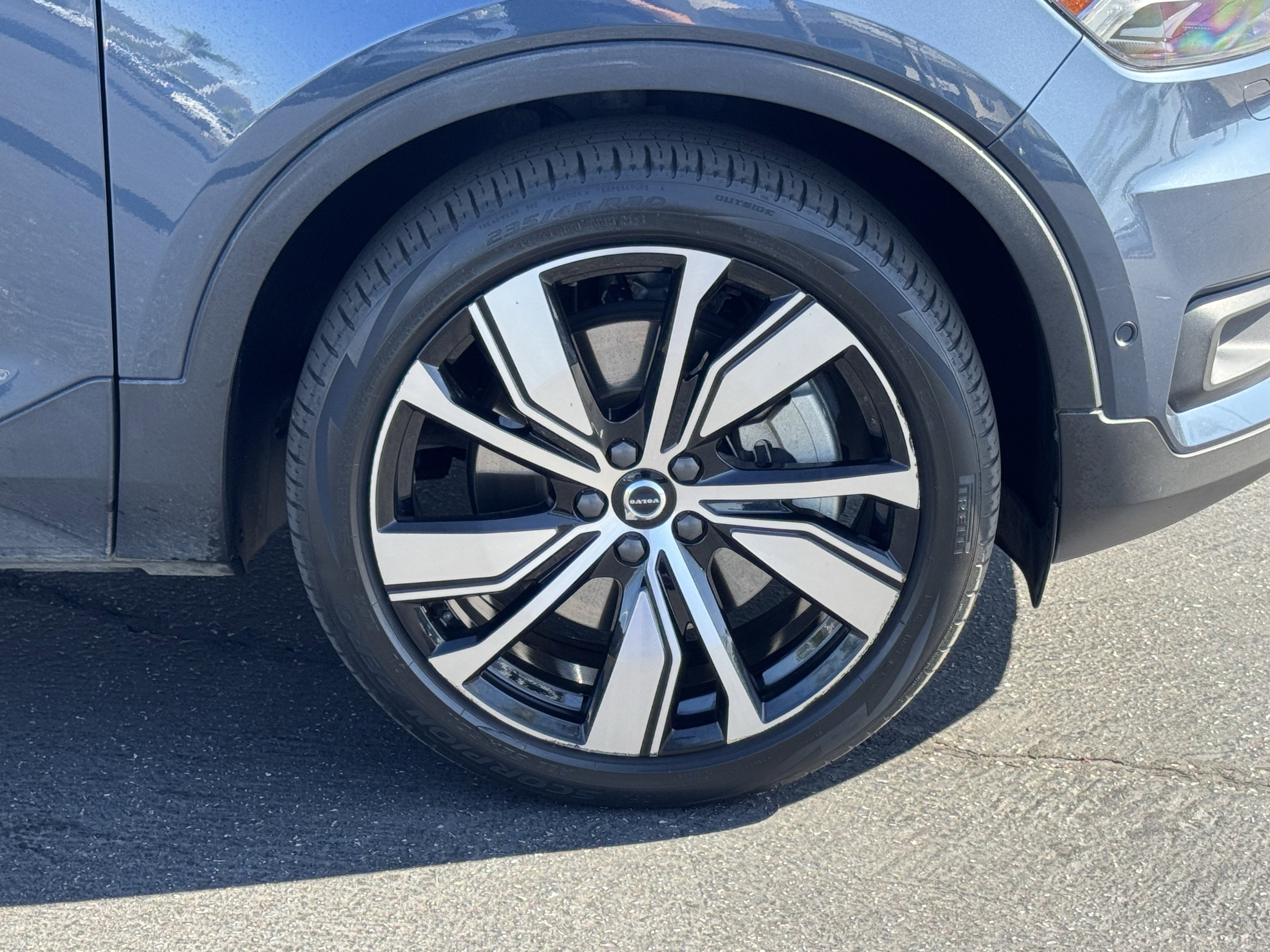 Used 2022 Volvo XC40 P8 Recharge Ultimate image 11