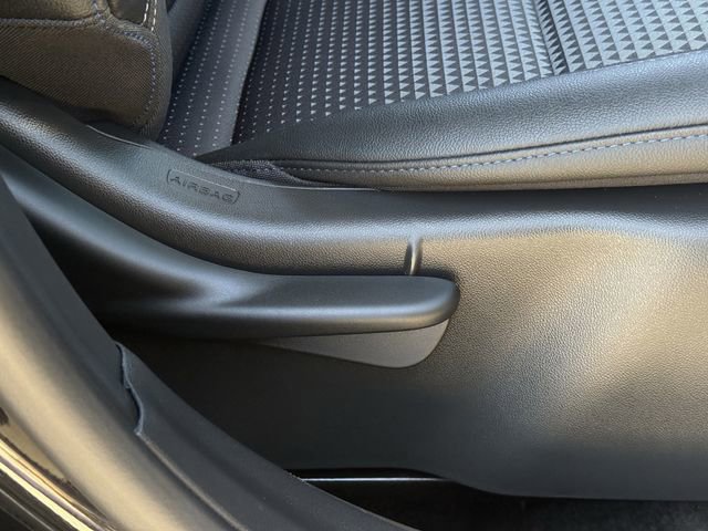 Certified 2025 Chevrolet Trax LT FWD image 32