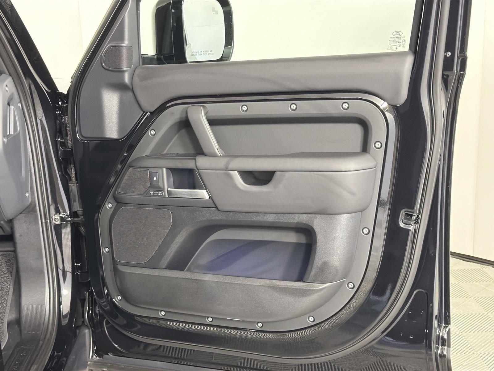 New 2026 Land Rover Defender 110 X-Dynamic SE image 30