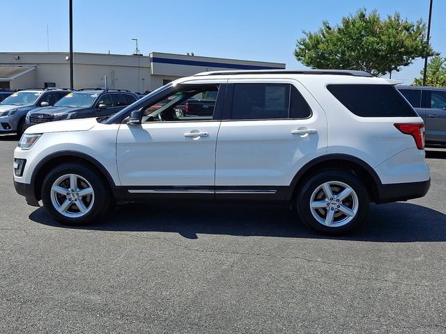 Used 2017 Ford Explorer XLT w/ Equipment Group 202A AWD/4WD image 4