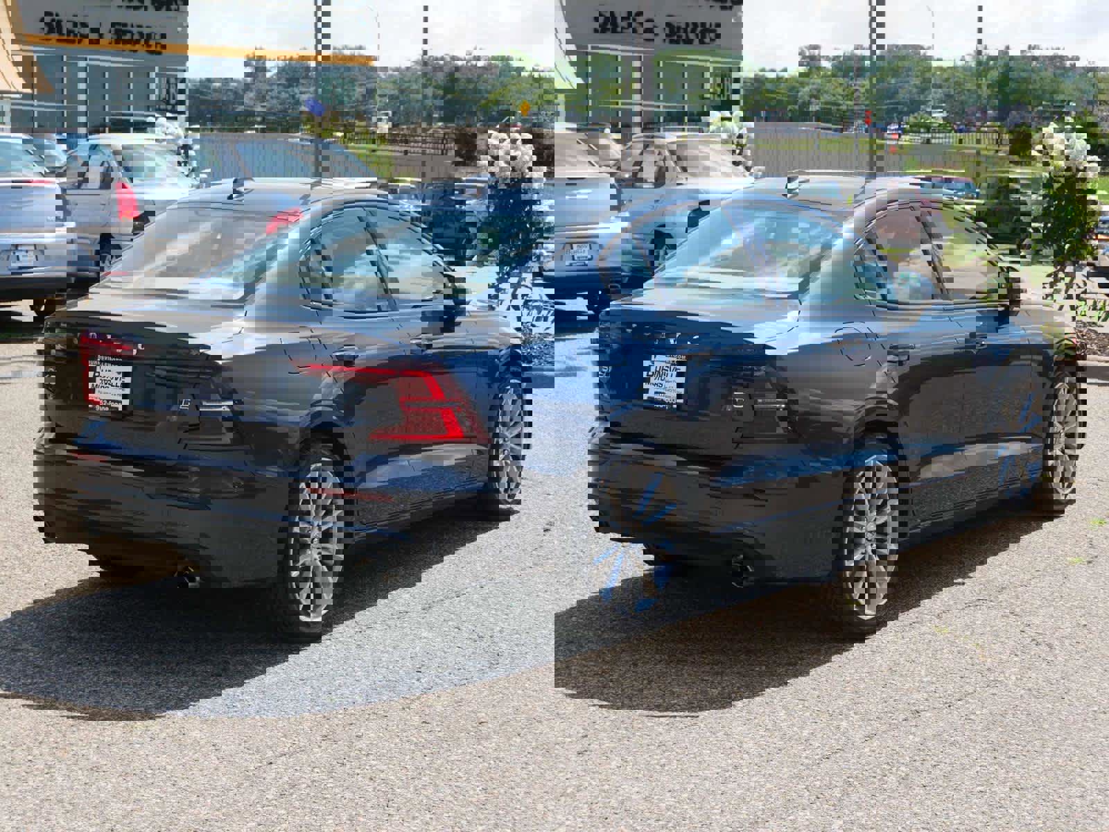 Used 2021 Volvo S60 T5 Momentum image 7