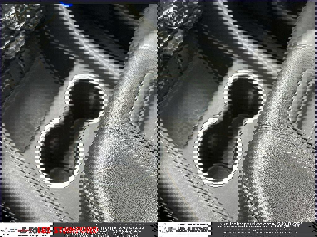 Used 2023 GMC Yukon XL SLT AWD/4WD image 34