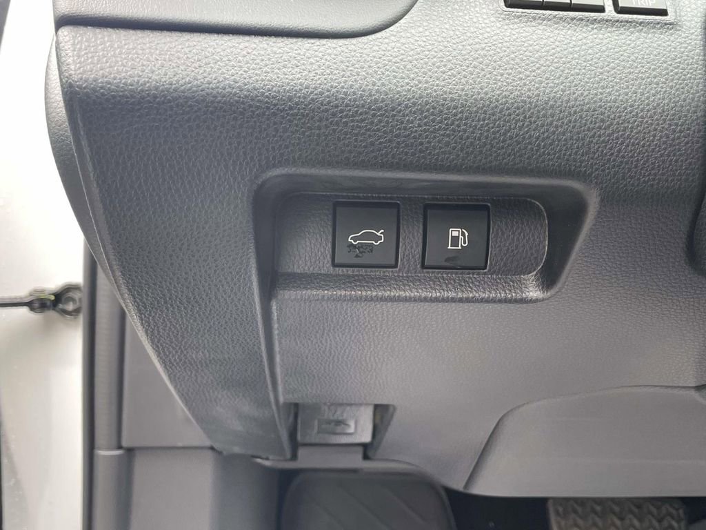 Used 2023 Toyota Crown AWD/4WD image 12