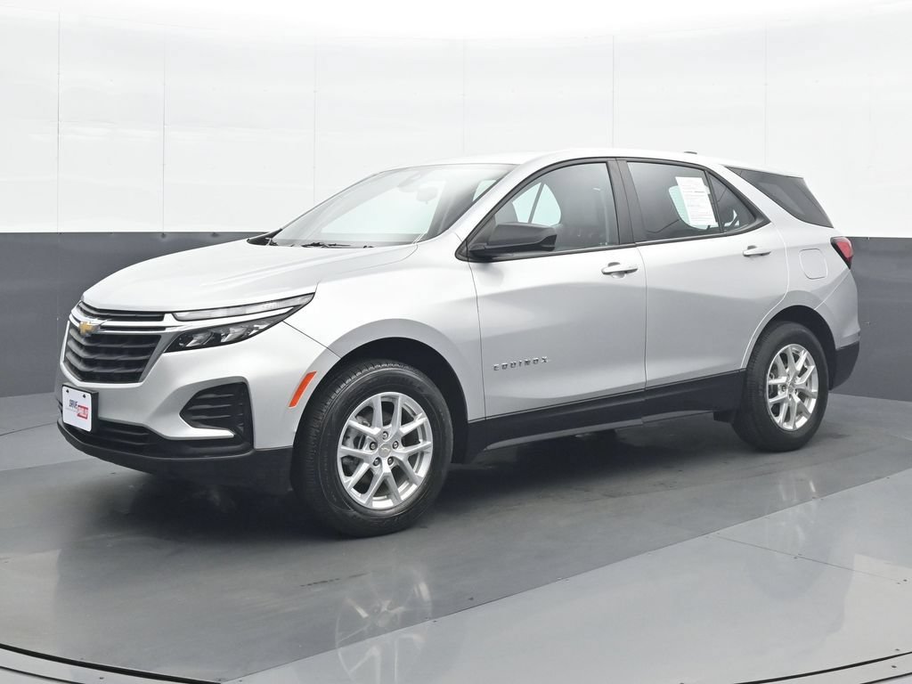 Used 2022 Chevrolet Equinox LS AWD/4WD image 2