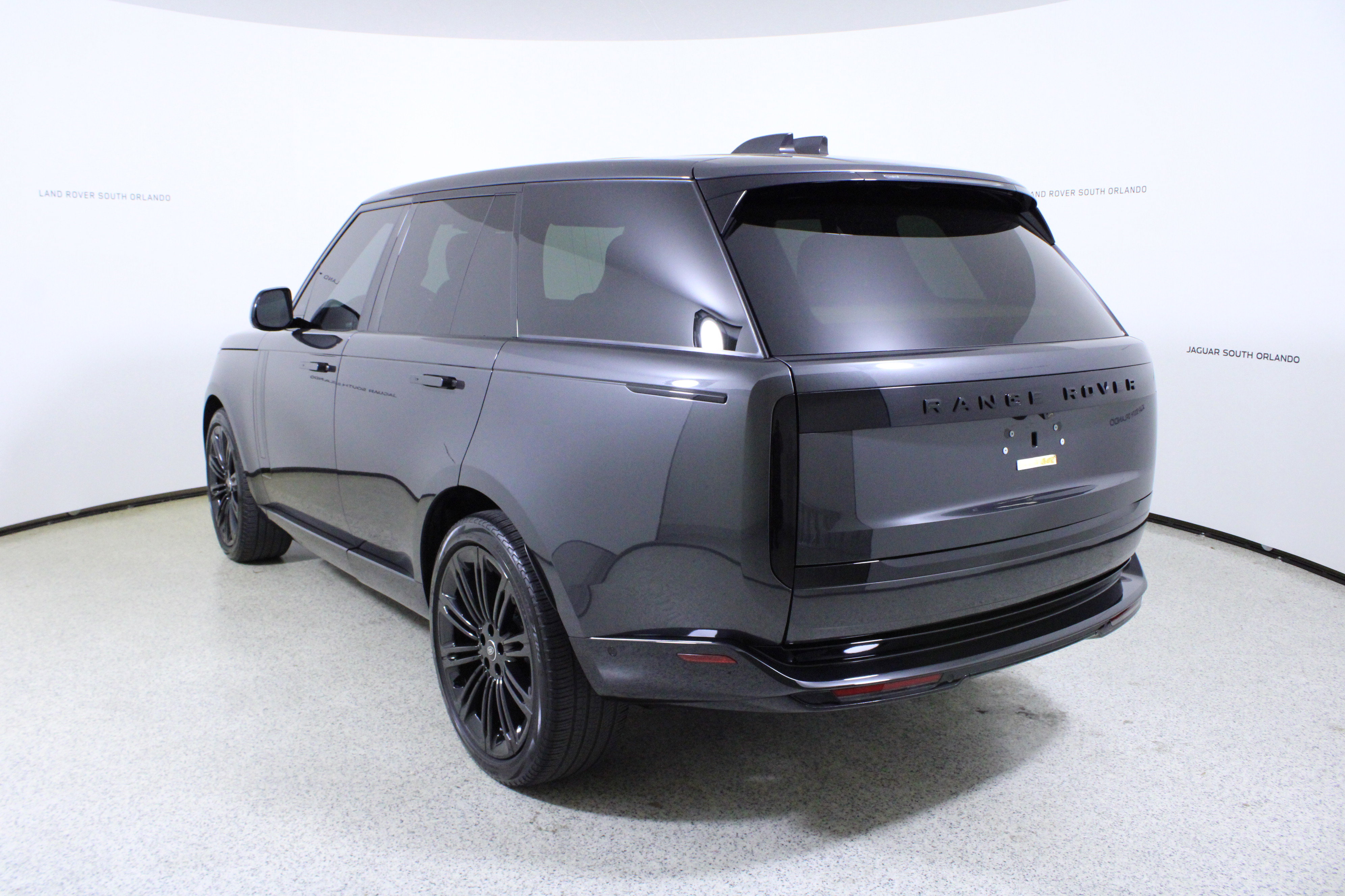 Used 2024 Land Rover Range Rover SE image 5