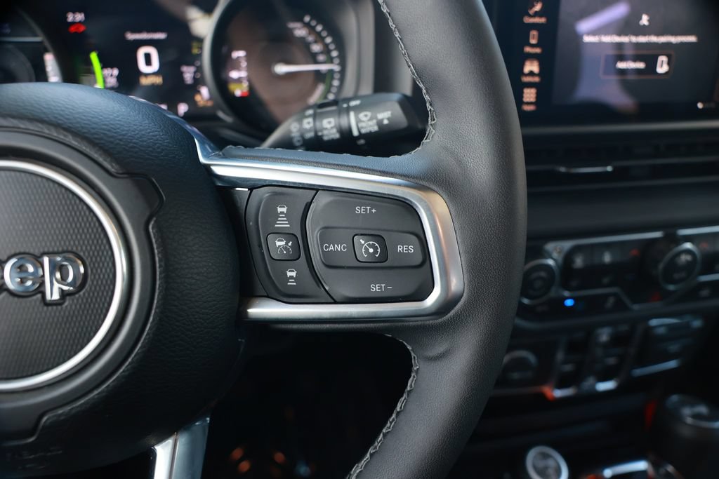 Used 2025 Jeep Wrangler Unlimited Sahara AWD/4WD image 26