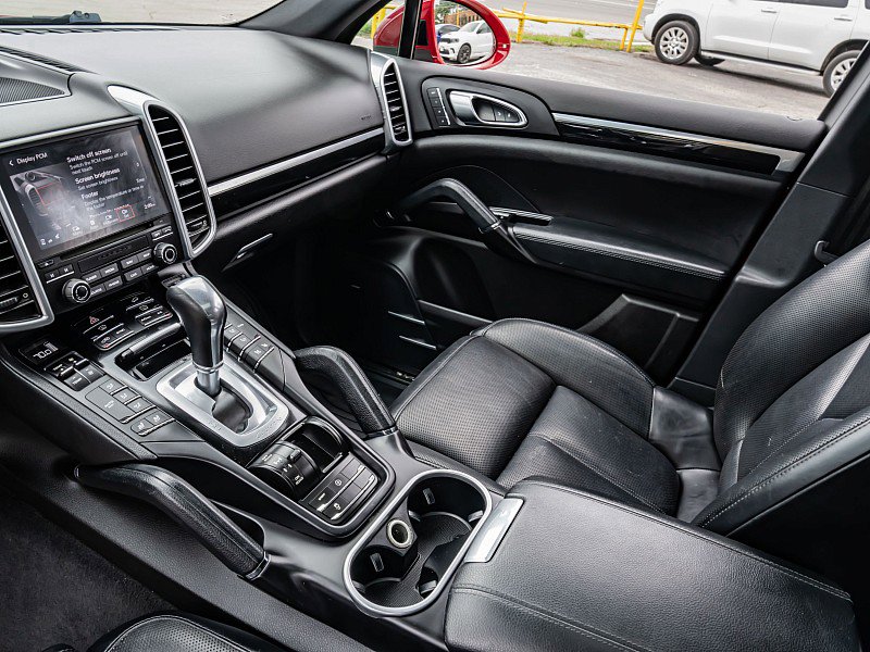 Used 2017 Porsche Cayenne AWD/4WD image 16