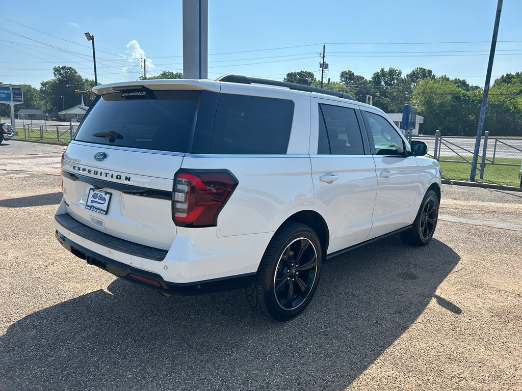 Used 2022 Ford Expedition Limited RWD image 4