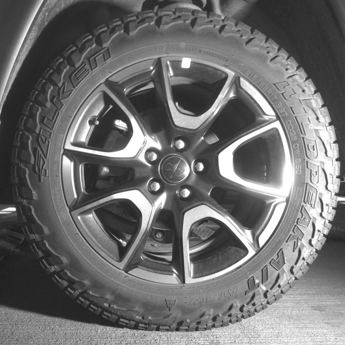 Used 2025 Jeep Compass Trailhawk image 14